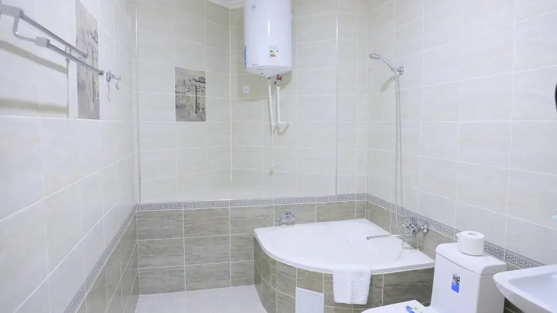 Отель Maqom Plaza