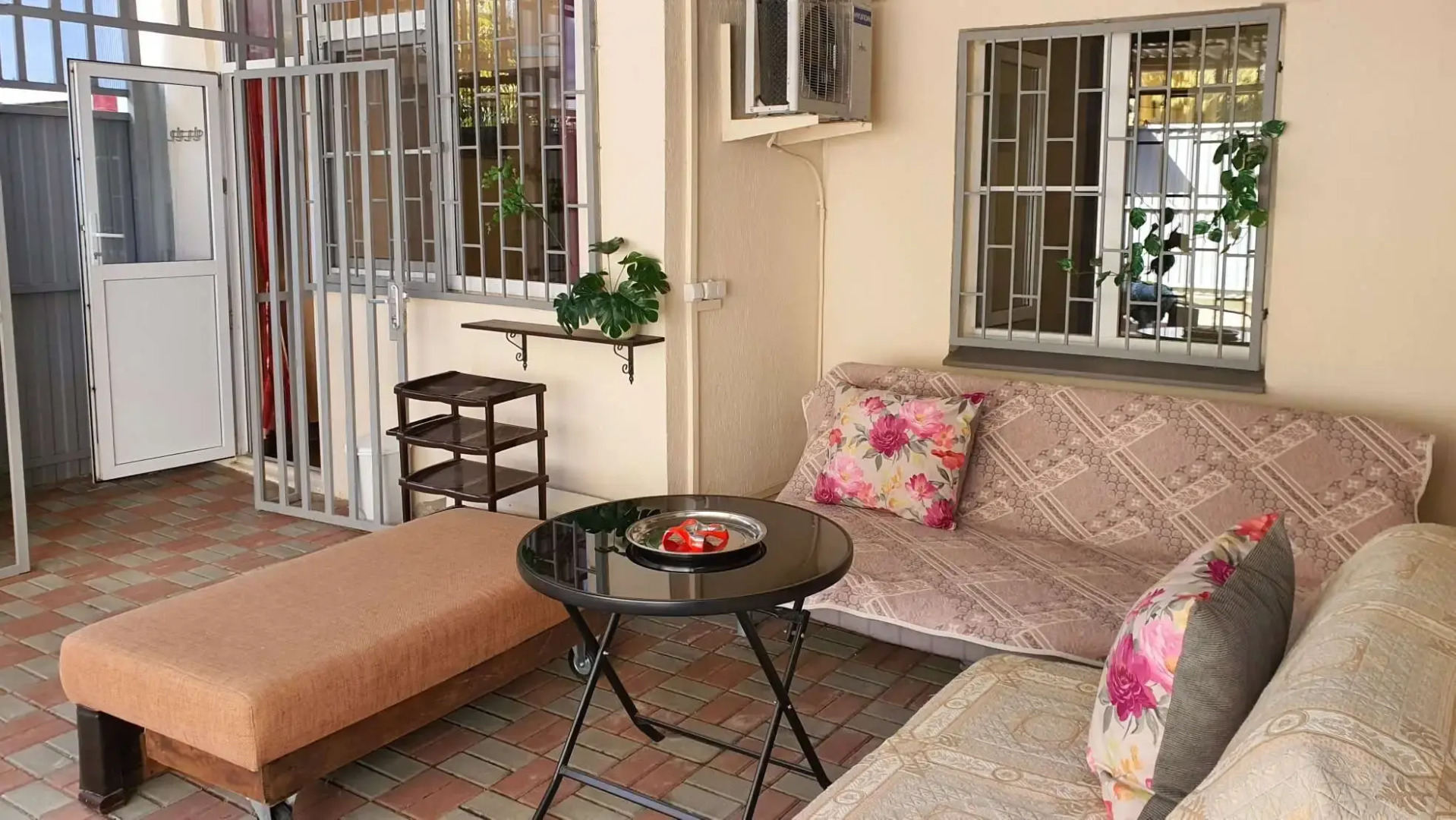 Апартаменты с личной террасой рядом с ж/д вокзалом