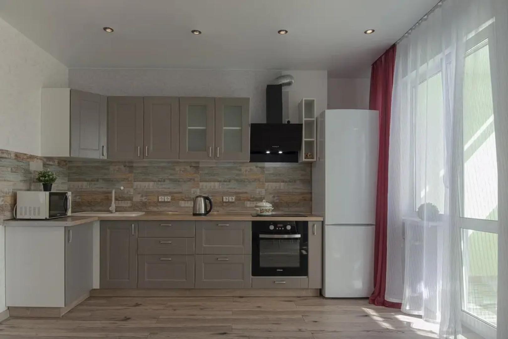 Квартира от компании Хоум Отель на Ново- Садовой  215Б