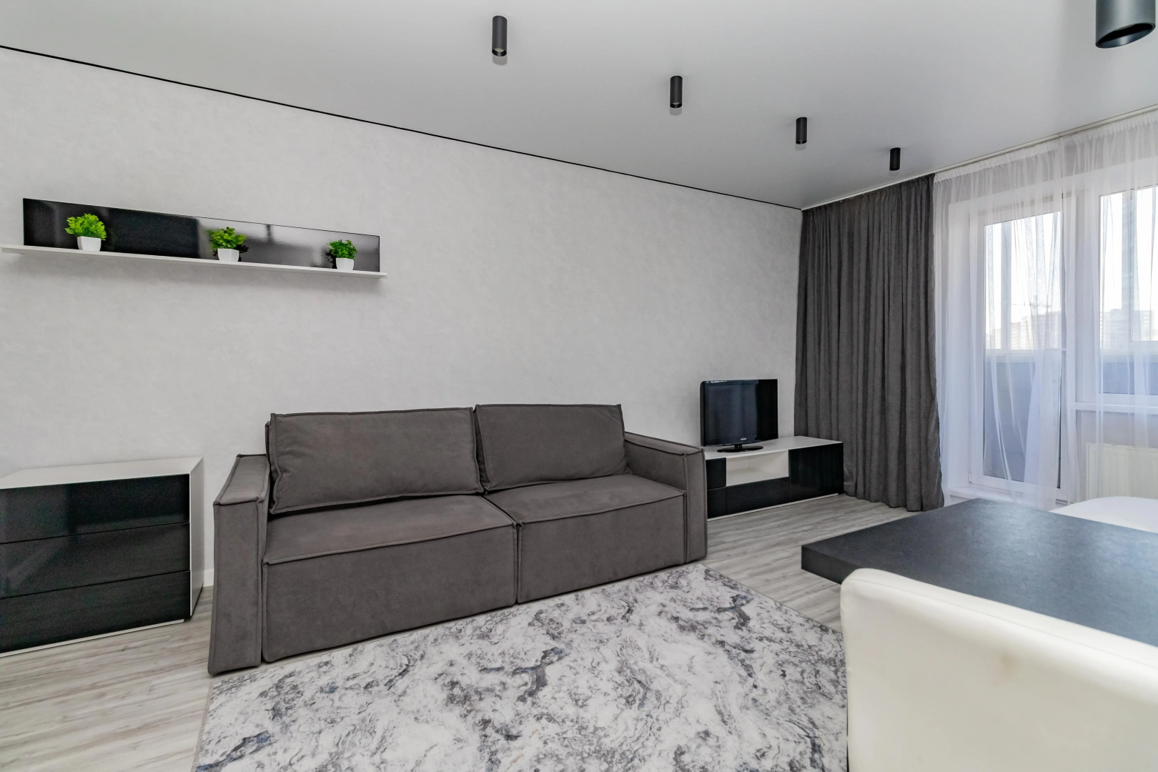 Квартира Нoвaя студия pacположена в ЖK Pиверсaйд Академ. В тихом зеленом дворе на берегу реки Миасс