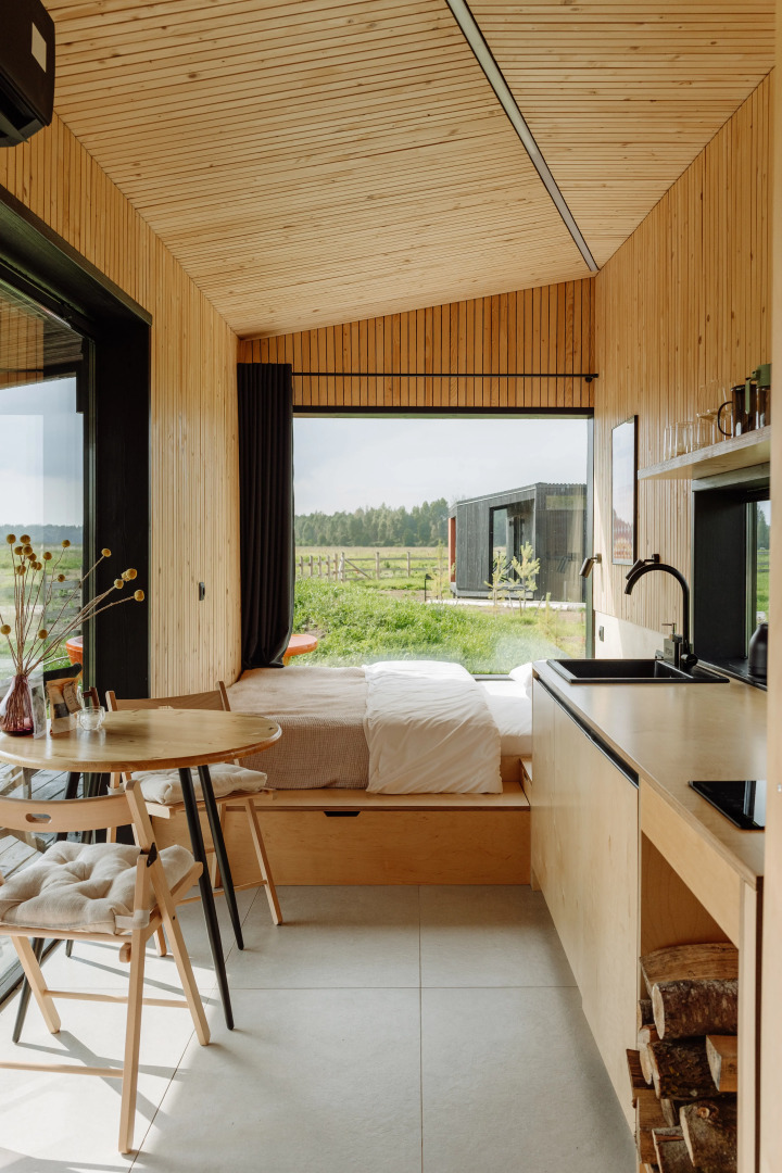 Частный дом Панорамные мини-домики на ферме Nomad Houses в Браславе