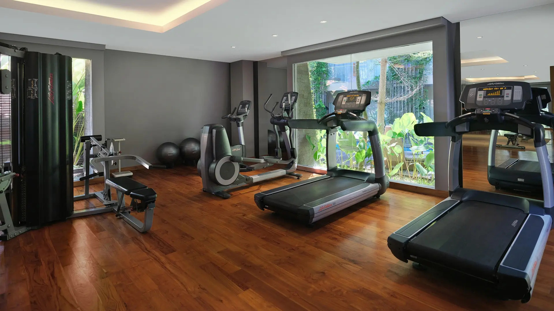 Отель Maya Sanur Resort & Spa