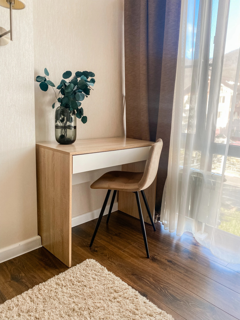 Студия с панорамным видом на центральной улице