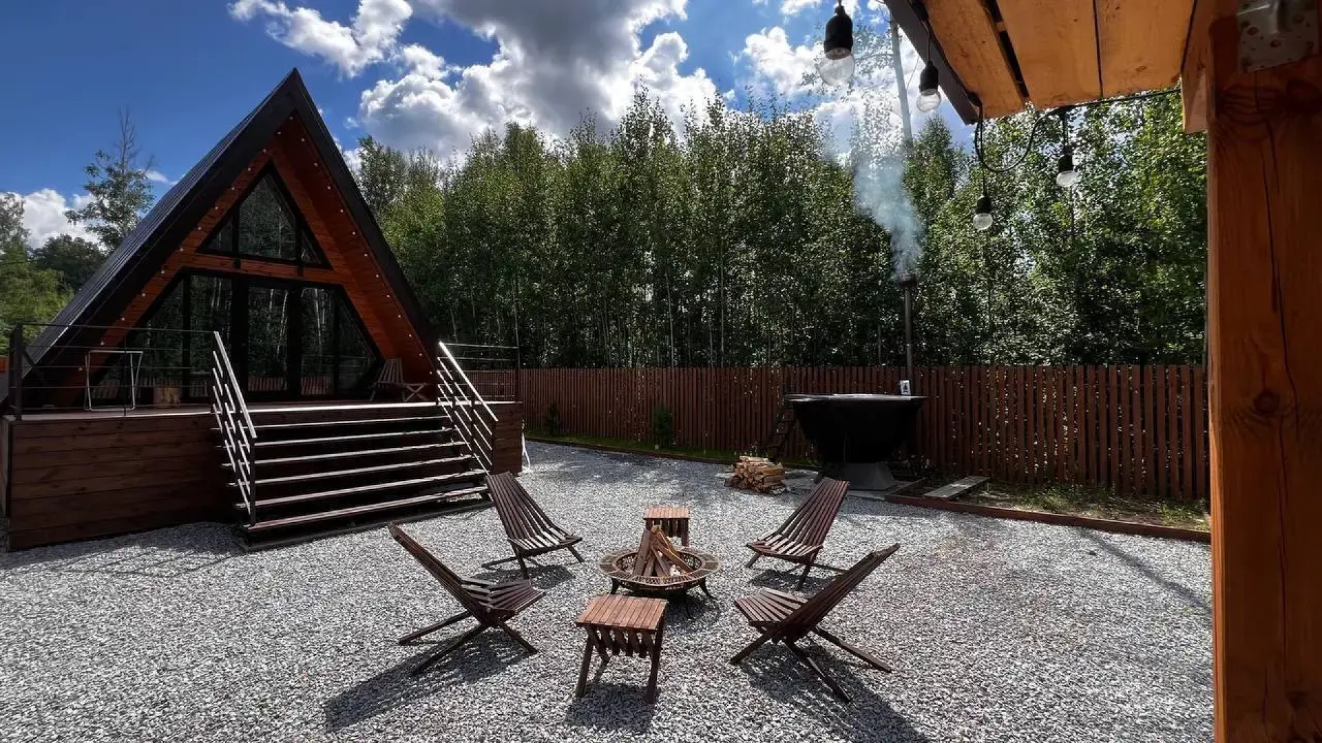 Частный дом в Стиле A-Frame на Берегу Озера