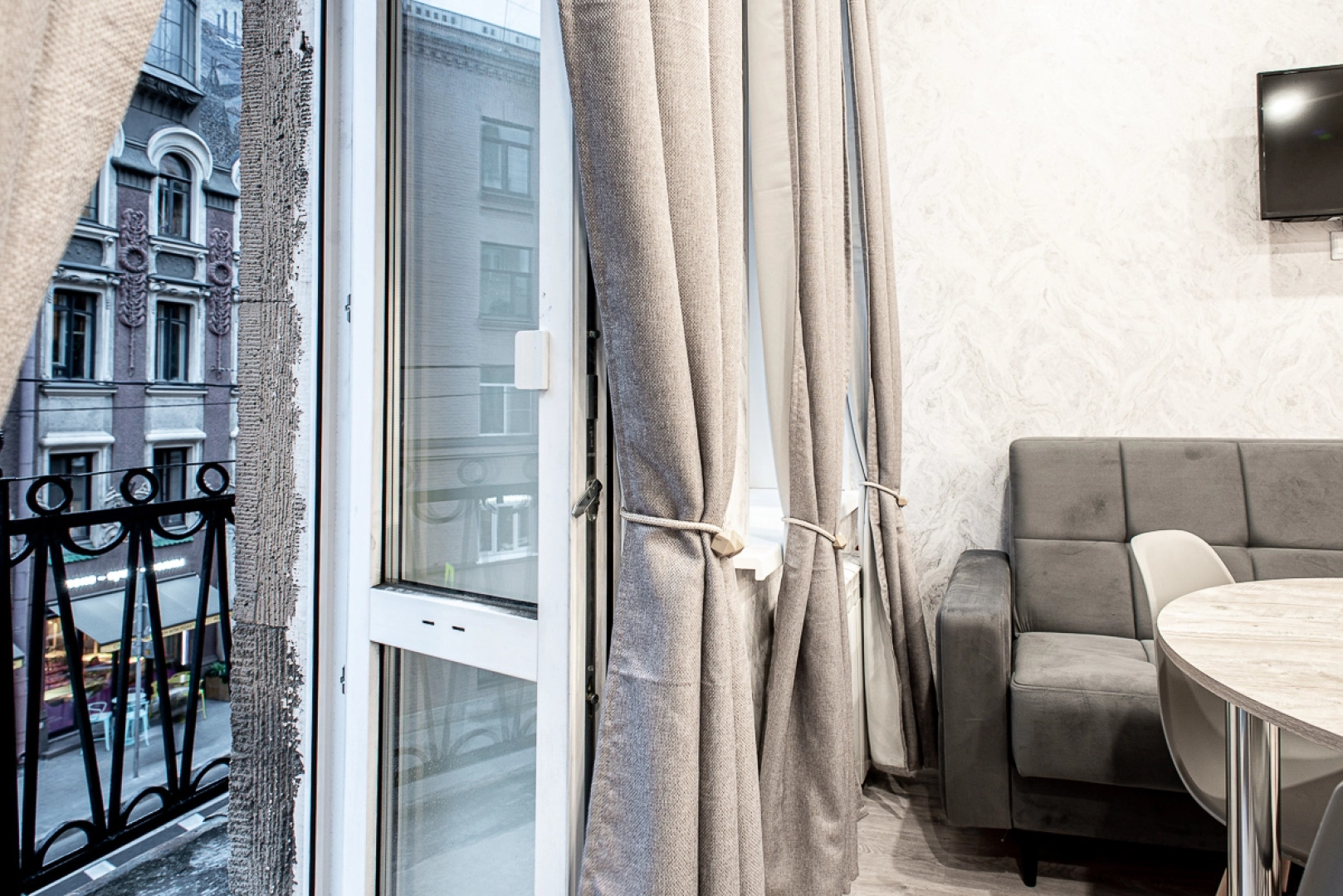 Квартира Стильная Студия с Балконом