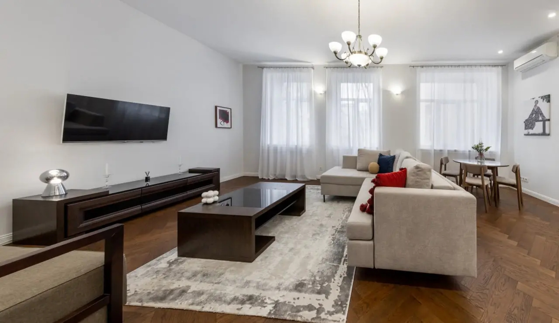 Апартаменты 4-комнатные HomeApart К.Маркса, 30