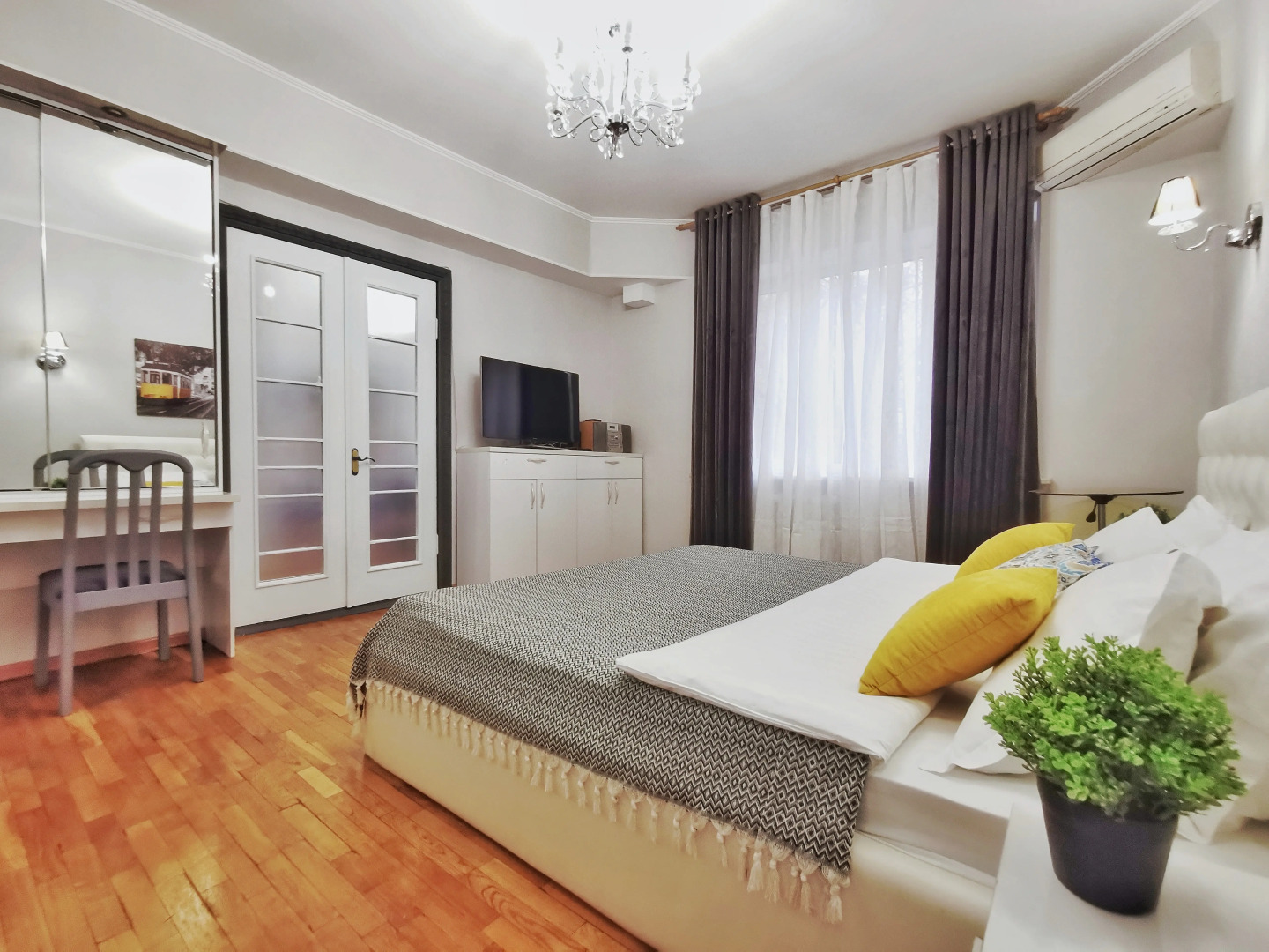 Апартаменты M.O.O.N. APARTMENTS Zenkova 86