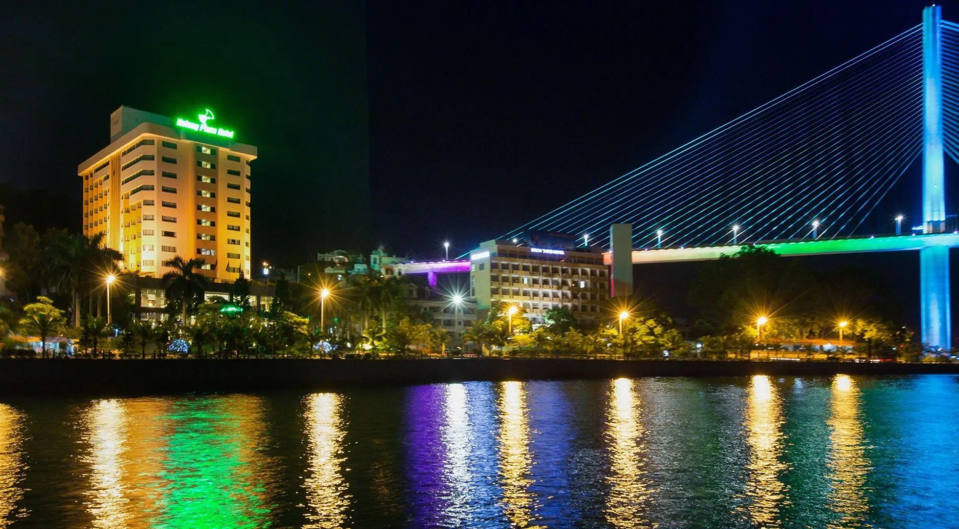 Отель Halong Plaza