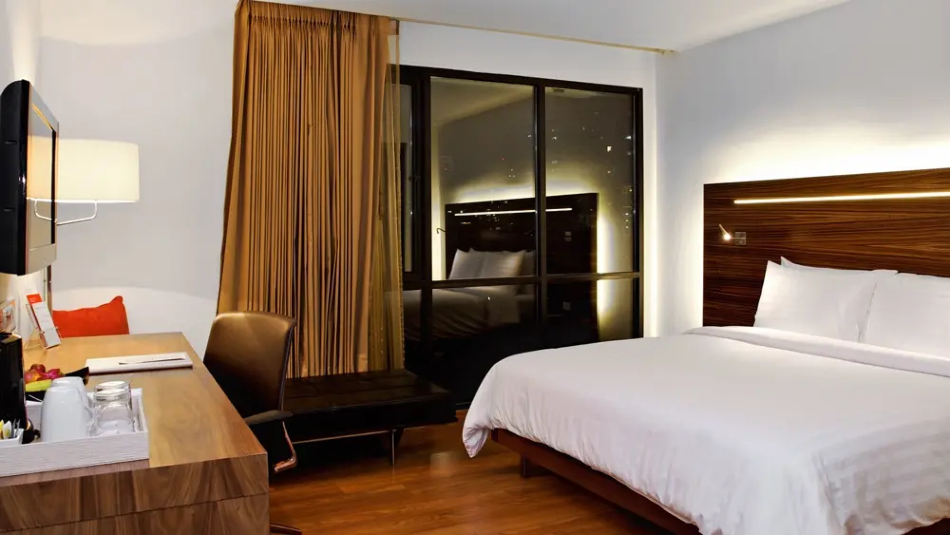 Отель Sacha's Hotel Uno