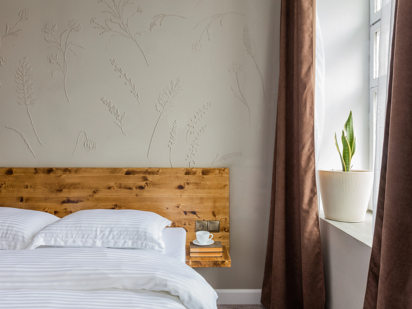 Отель Тихонов