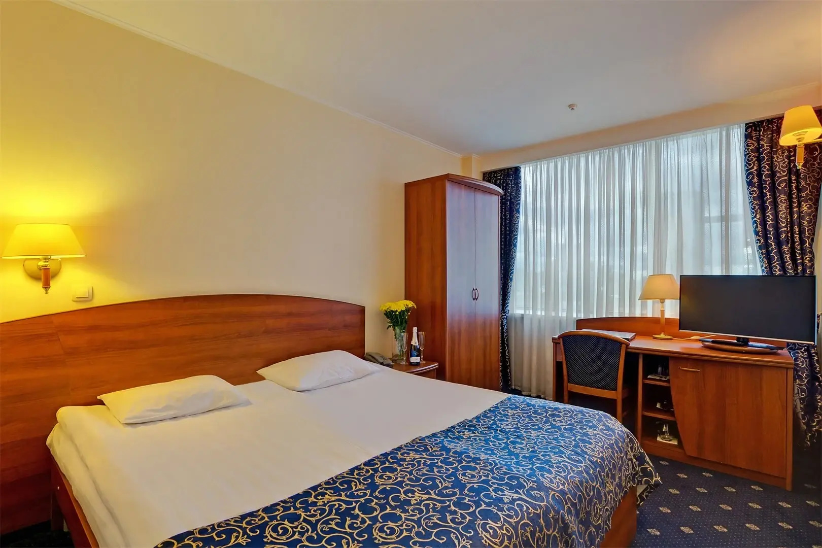 Отель Аэрополис