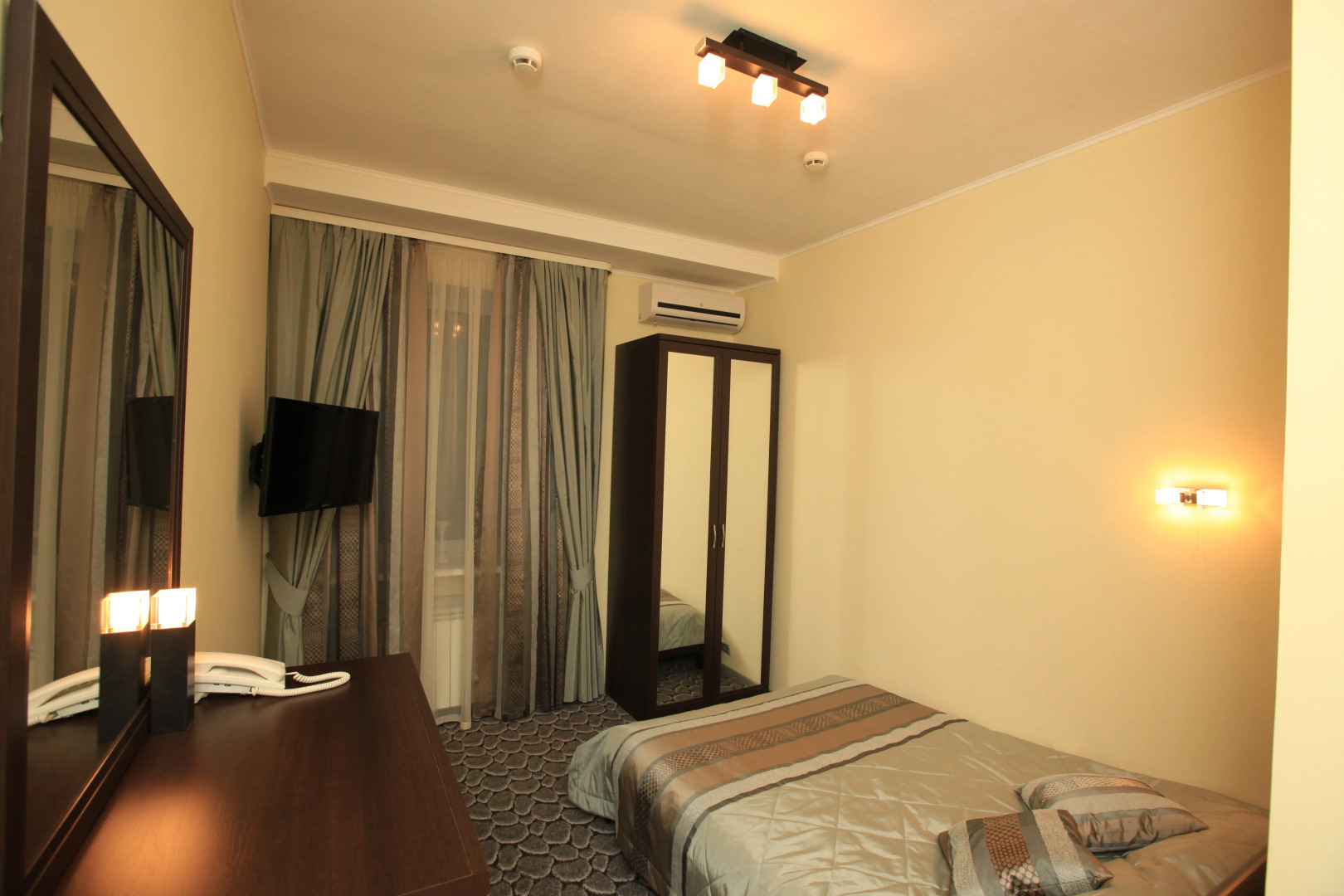 Отель Паддок