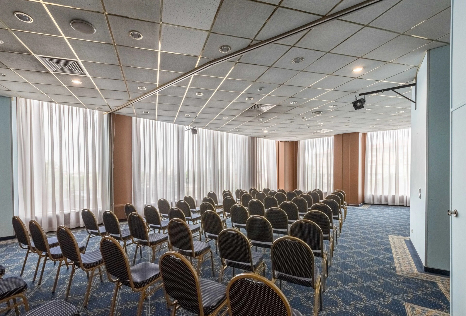 Отель Cosmos Moscow VDNH