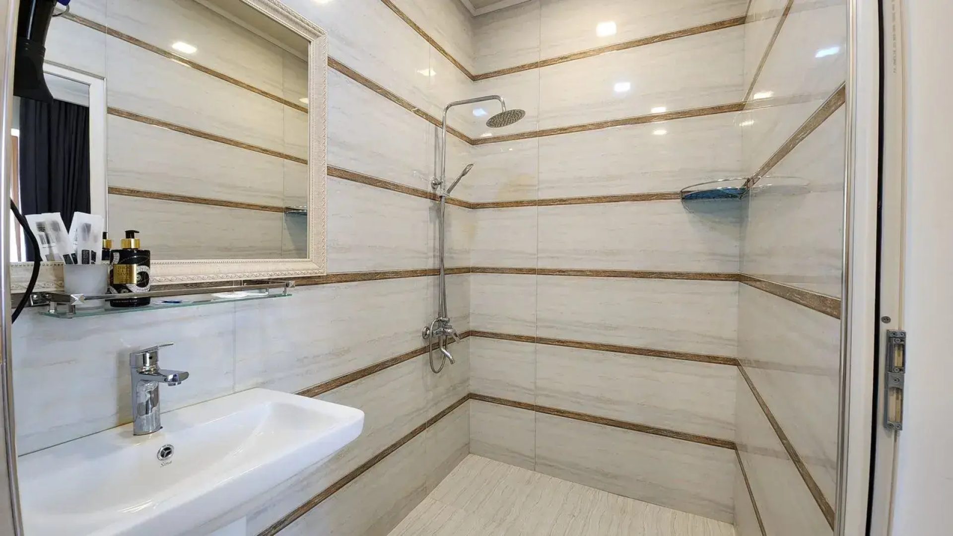 Отель Golden Resort
