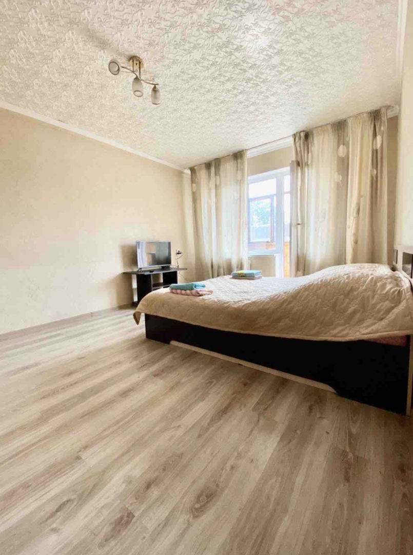 Апартаменты в центре возле парка с озером