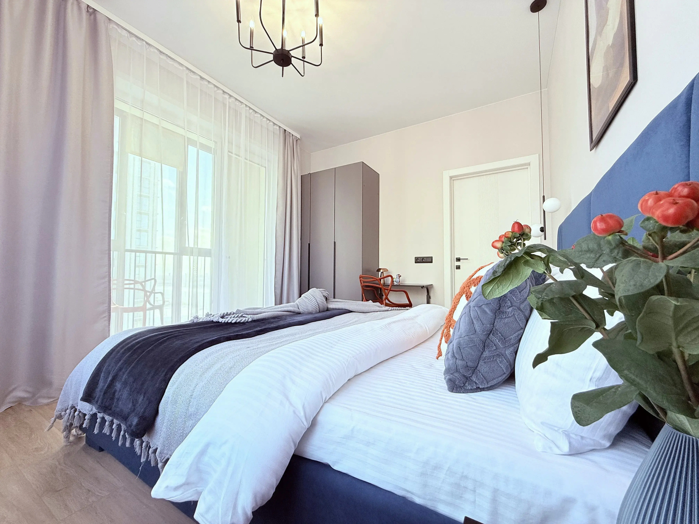 Апартаменты ЯРКИЙ ДИЗАЙН ПАНОРАМА НА РЕКУ ПРЯМО С КРОВАТИ