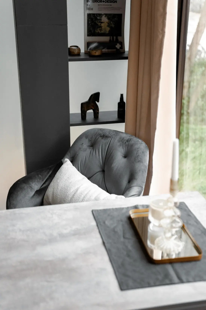 Частный Дом на Берегу Реки с Приватной Террасой и Джакузи