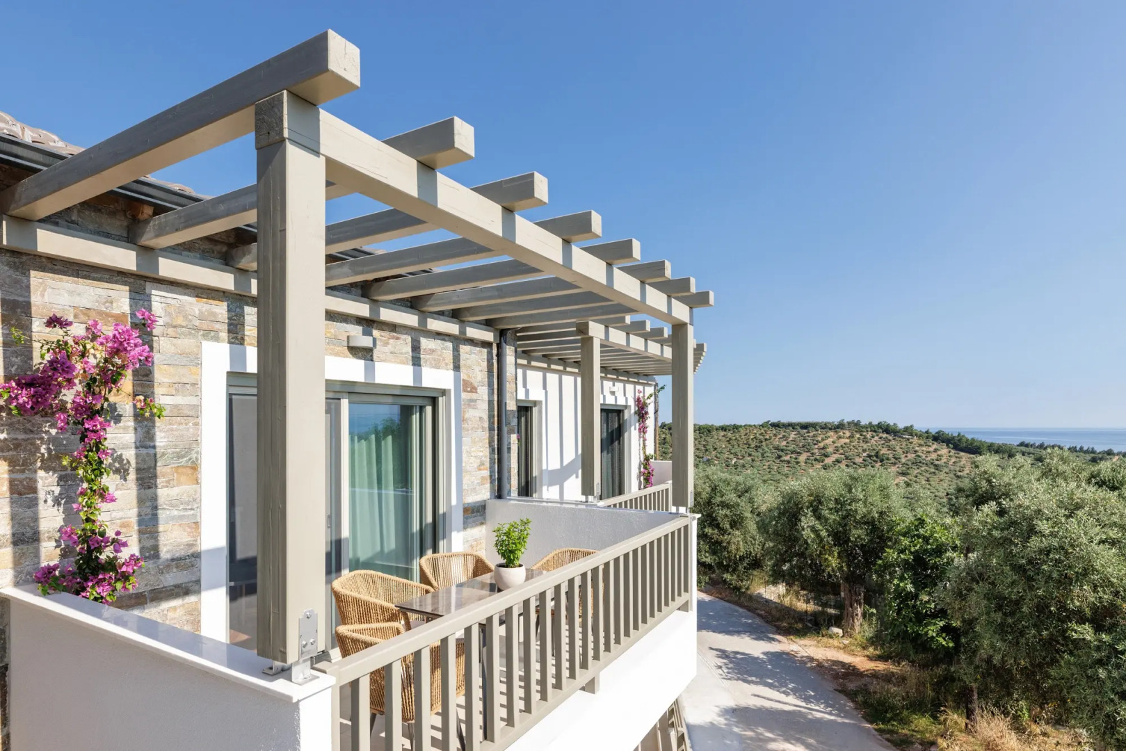 Апарт-отель Helia All Seasons Apartments