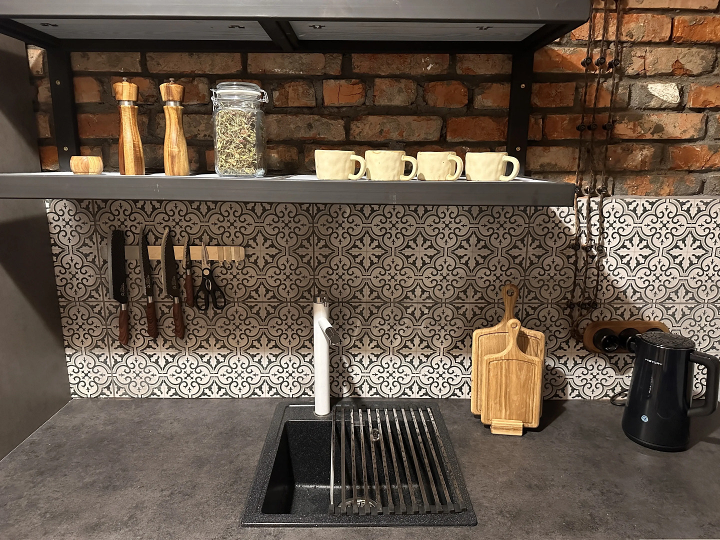 Частный дом гнѣздо с камином и двумя спальнями