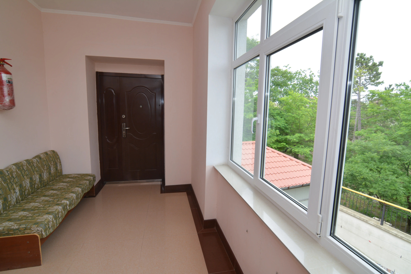 Отель Пчела