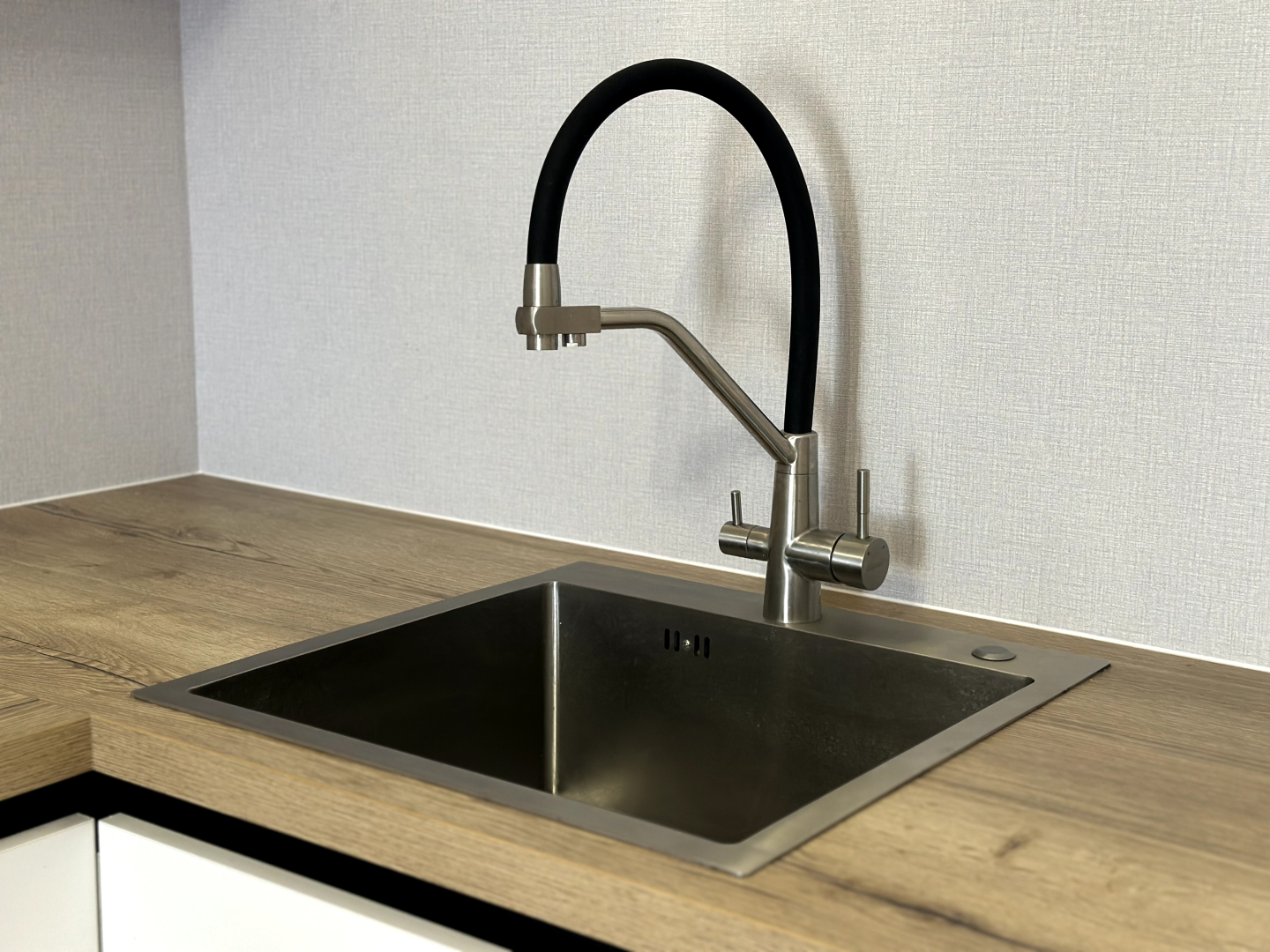 Аппартаменты "Эленика" двухкомнатная квартира в Махачкале с видом на озеро и мечеть