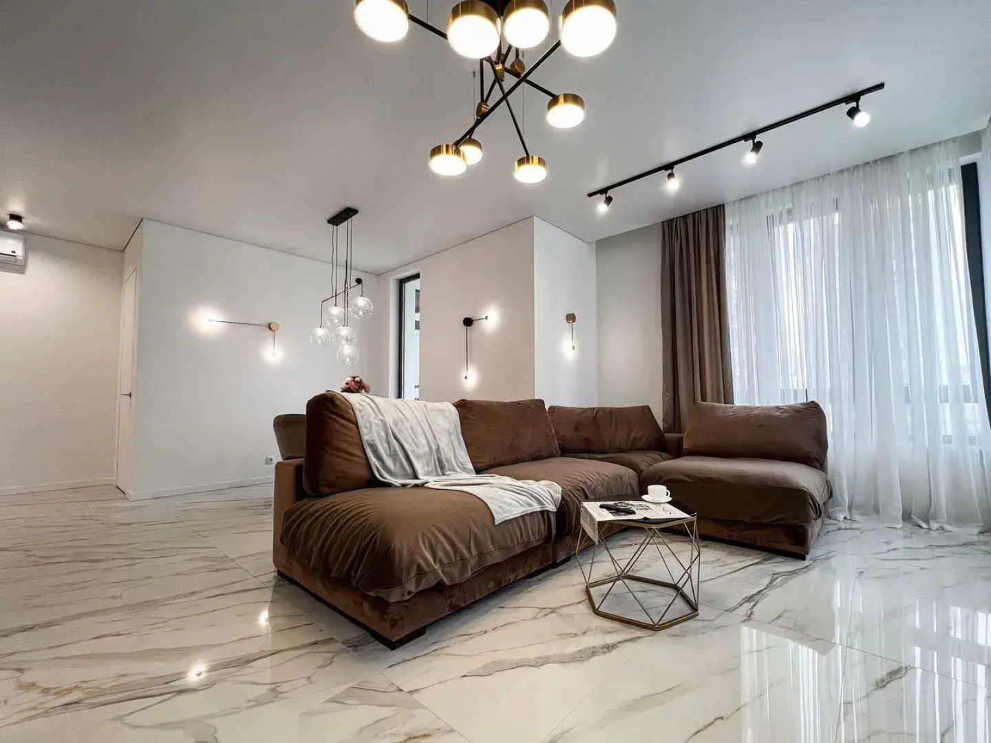 Квартира Дизайнерская Евро 2ка Sunvilles в Савин Хаус