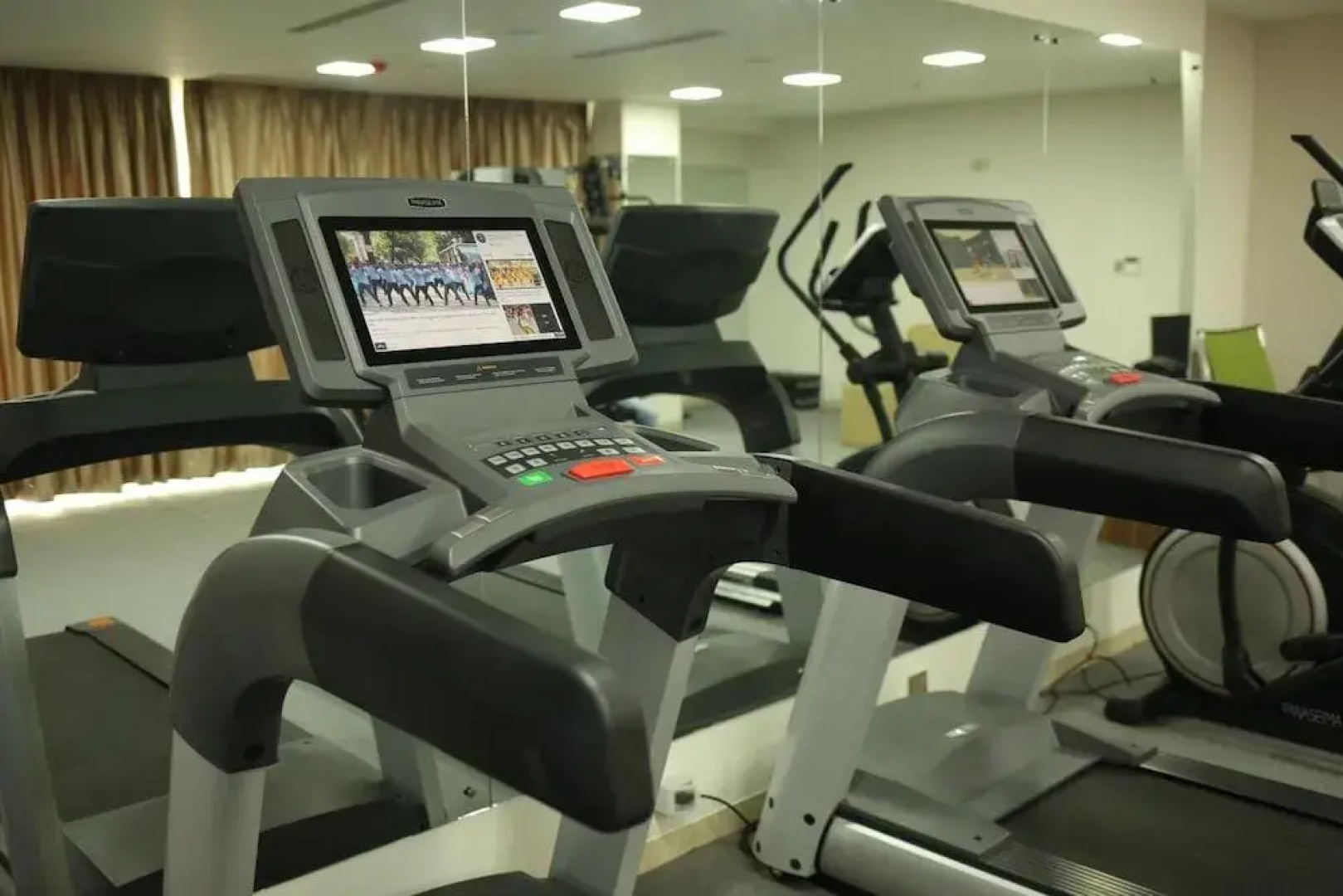 Отель Zabeer Hotel International