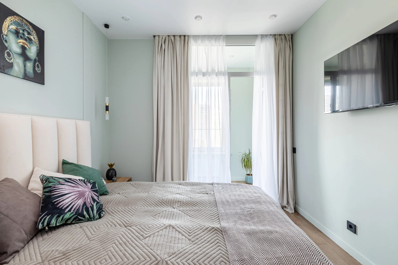 Квартира с красивым видом на город ЖК Уникум Новаторов 8а