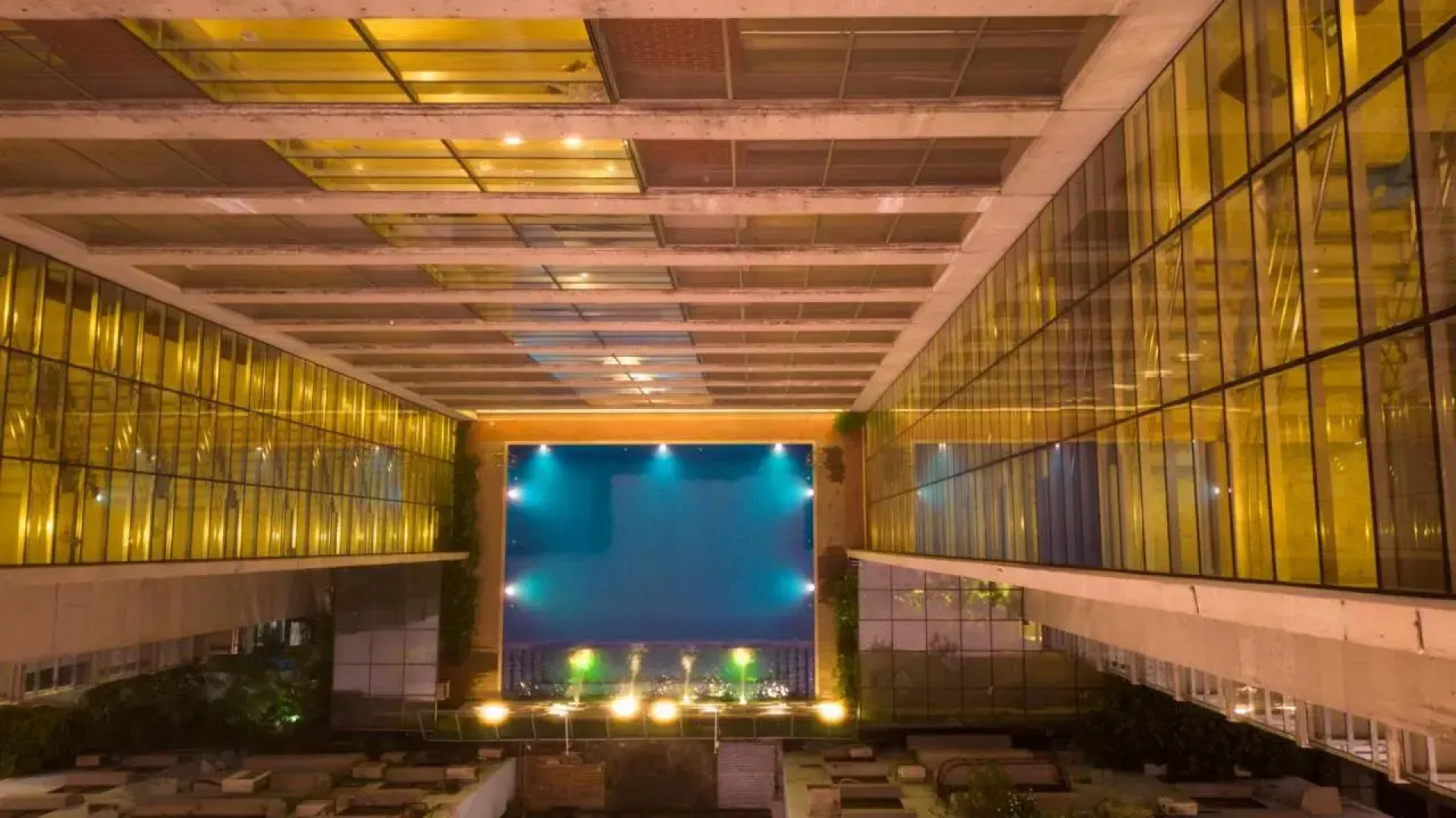 Отель Lakeshore Heights