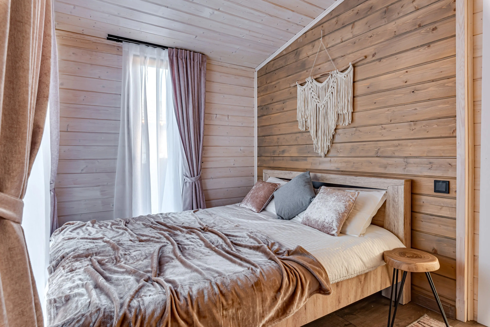 Частный Дом с камином, сауной и панорамными окнами