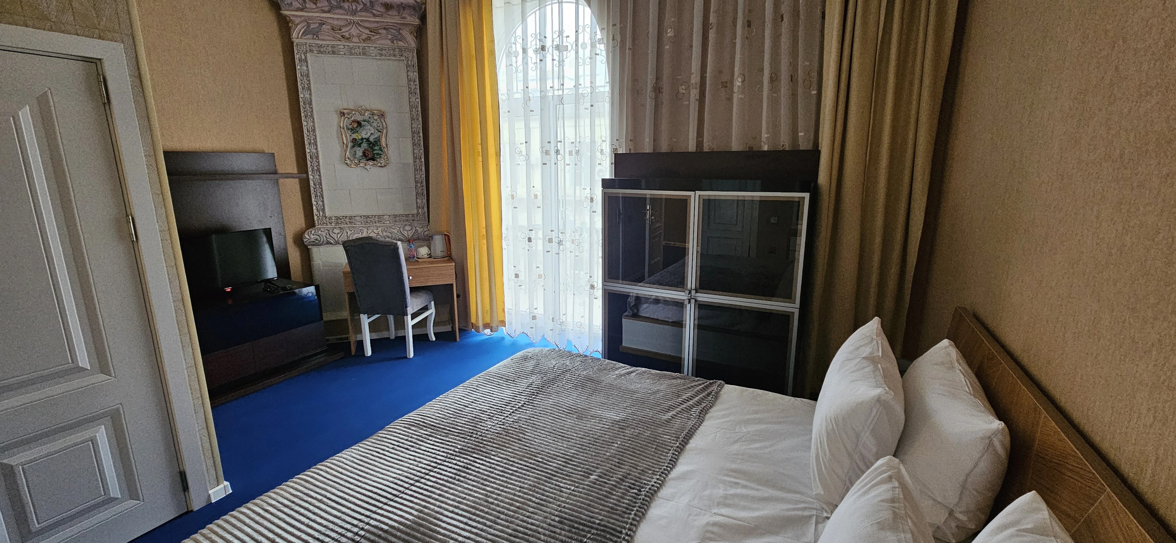 Отель NH Old City Hotel