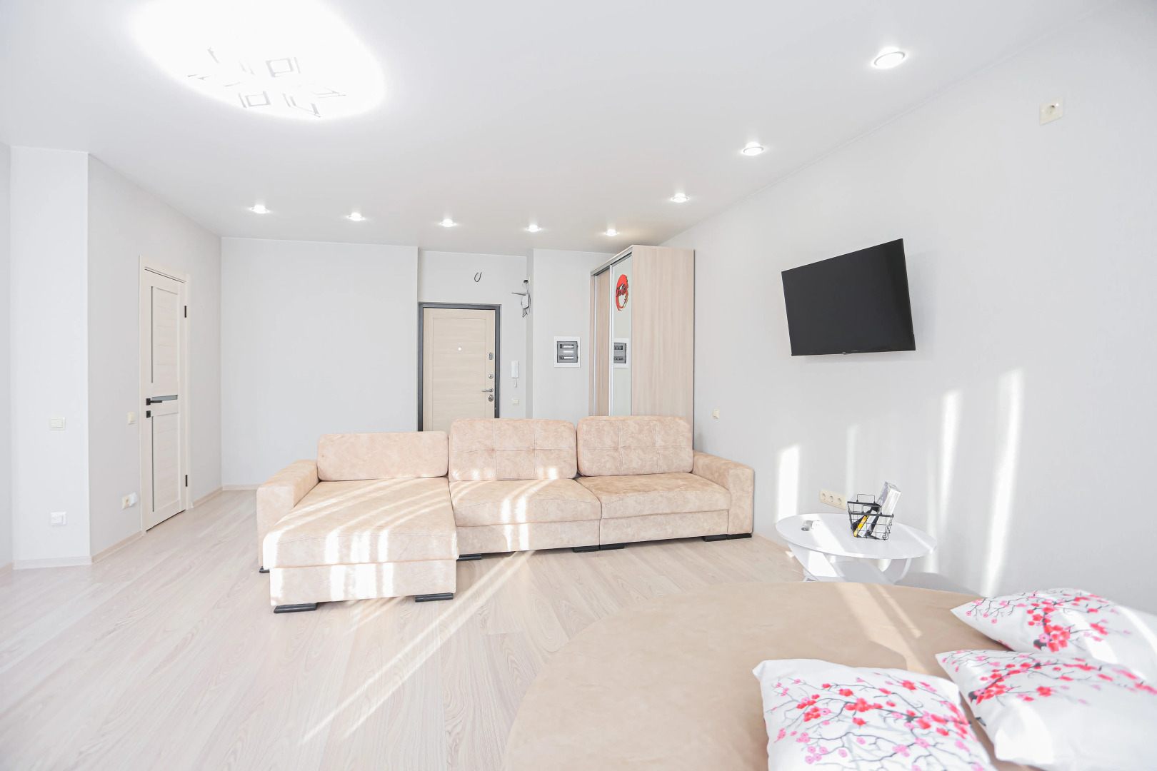 Апартаменты SunSet 2-Оранжерейная 2к1 кв 229