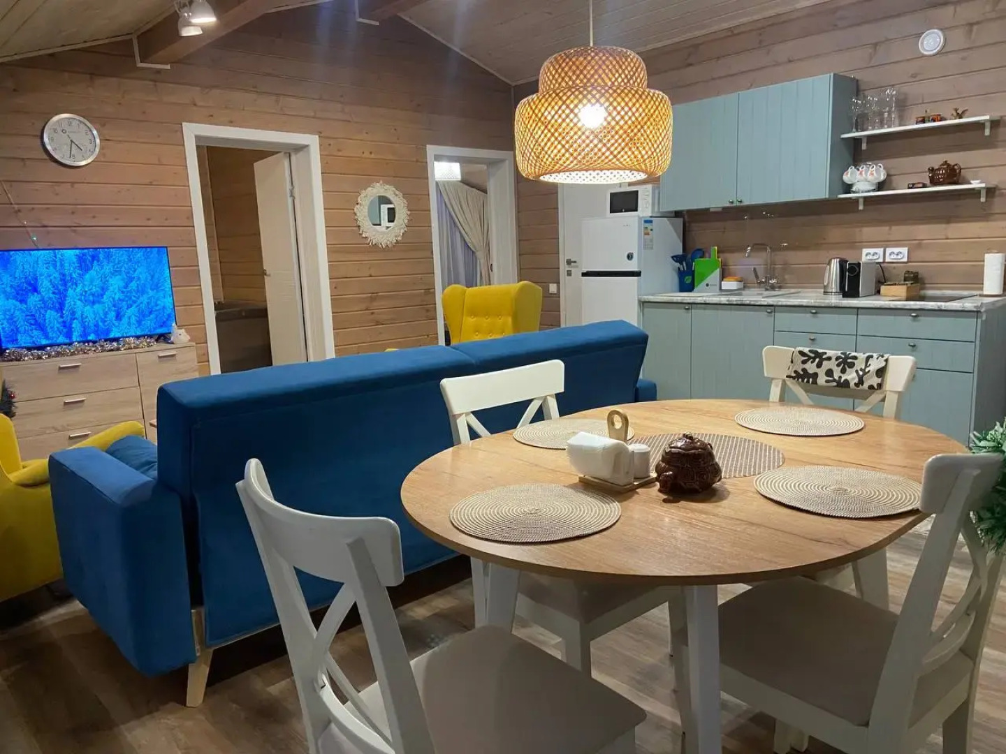 Частный дом комфортный со столом для пинг-понга и батутом