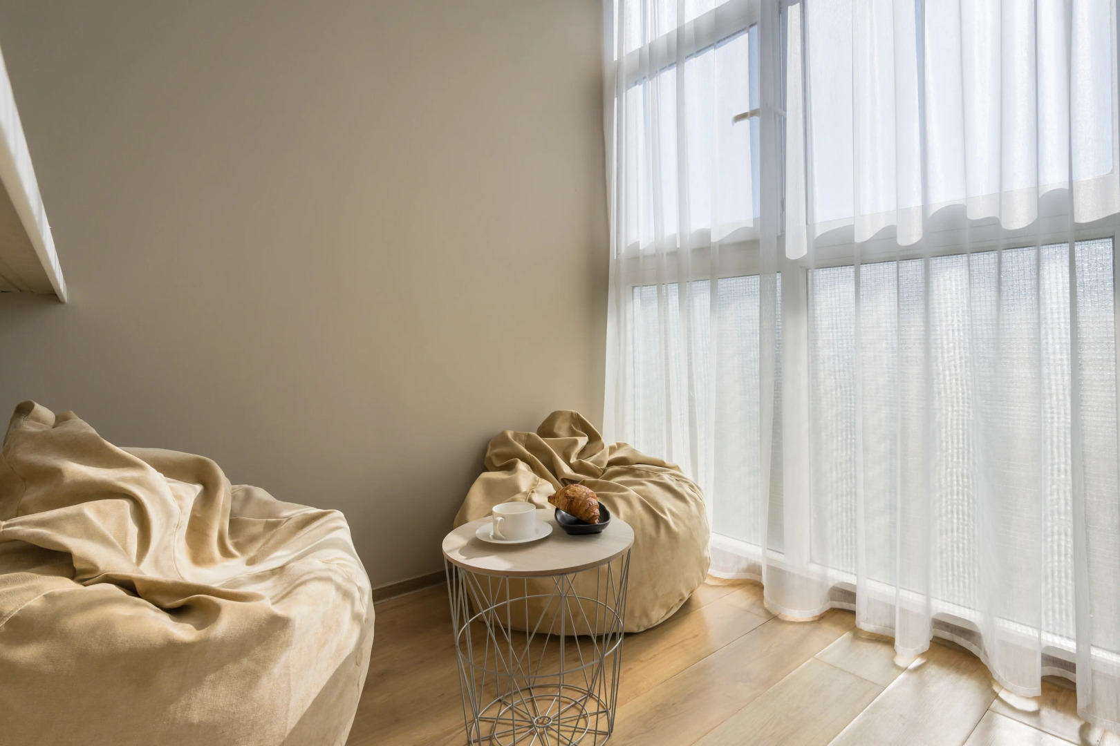 Квартира Просторная с зоной отдыха на балконе последнего этажа с видом на тихий двор