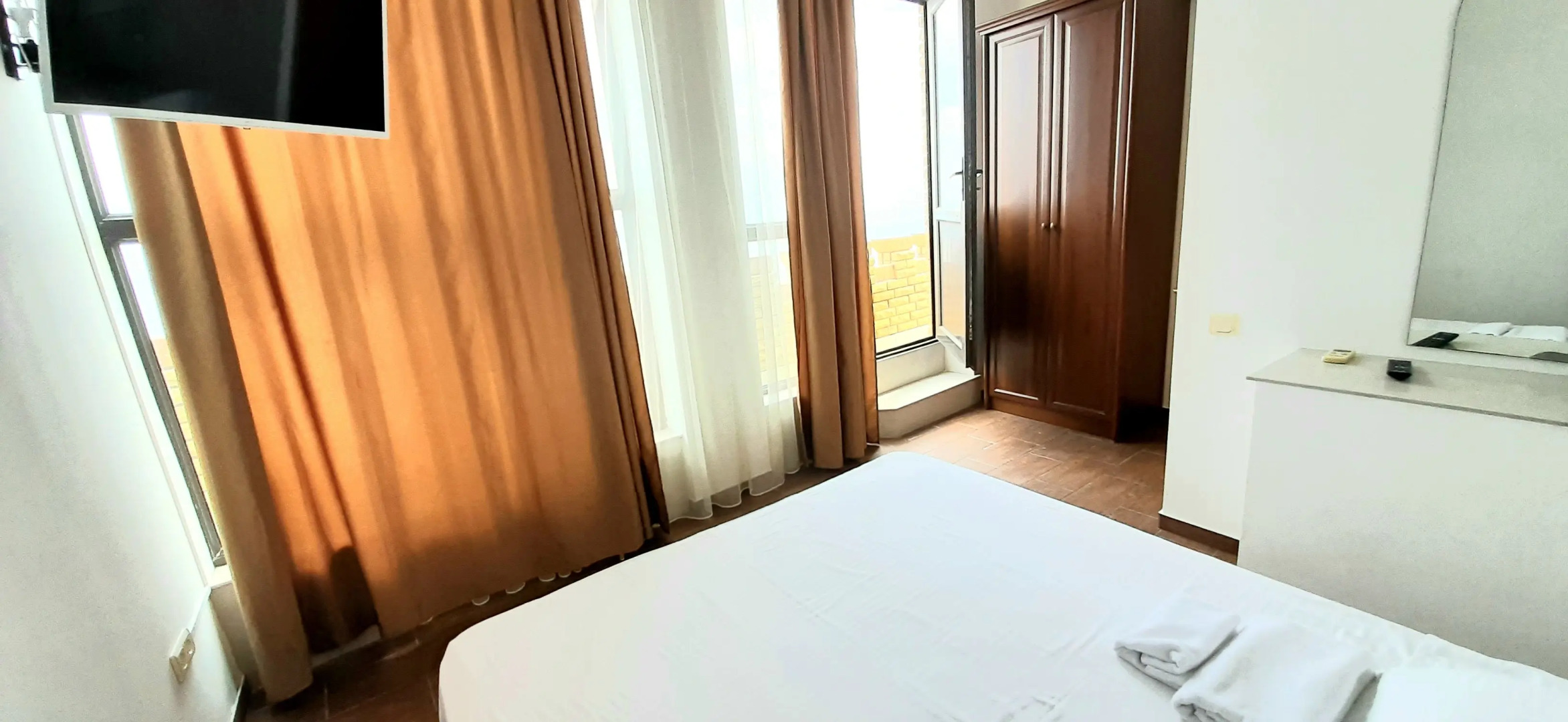 Курортный отель Корона