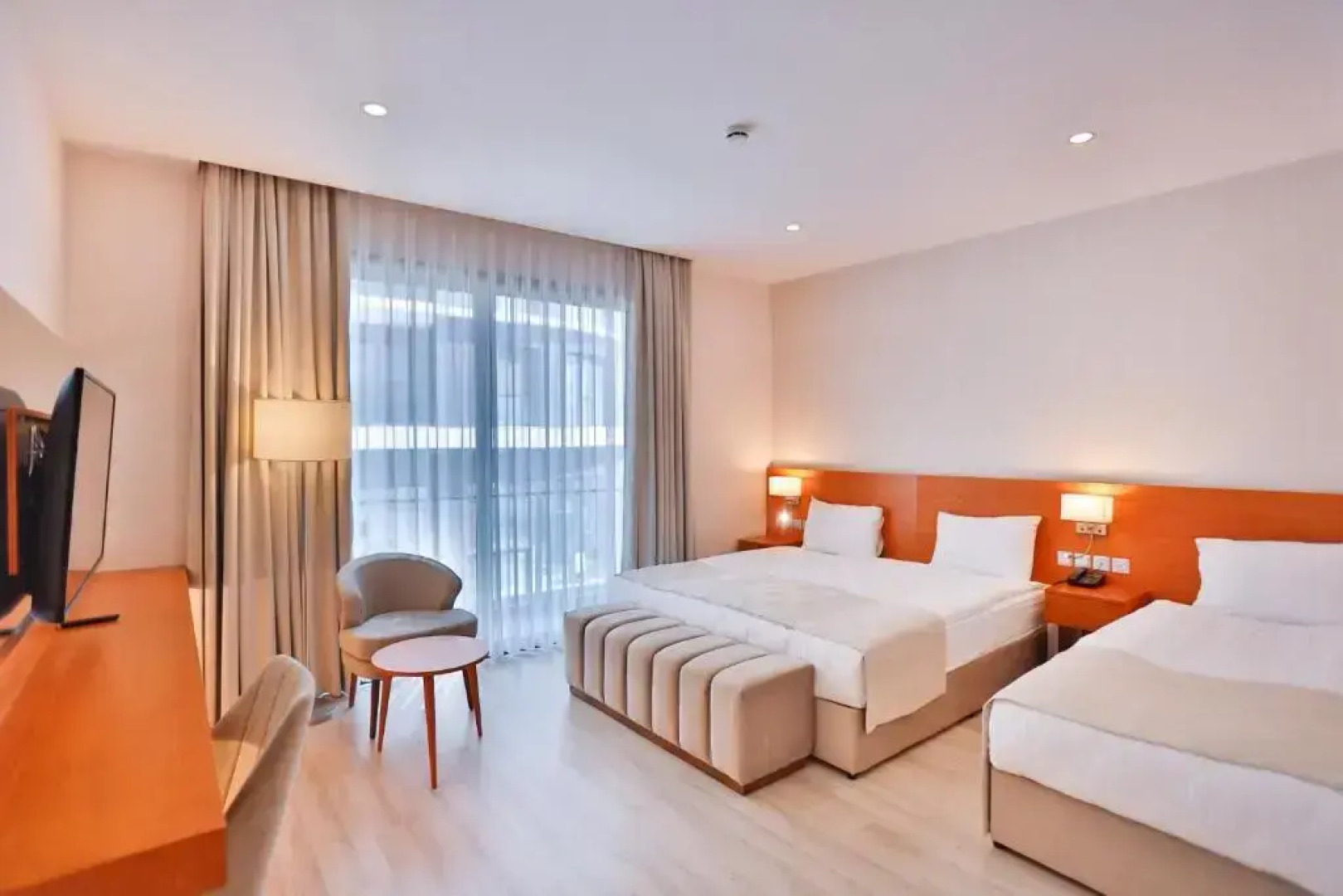 Отель Caddemm Inn