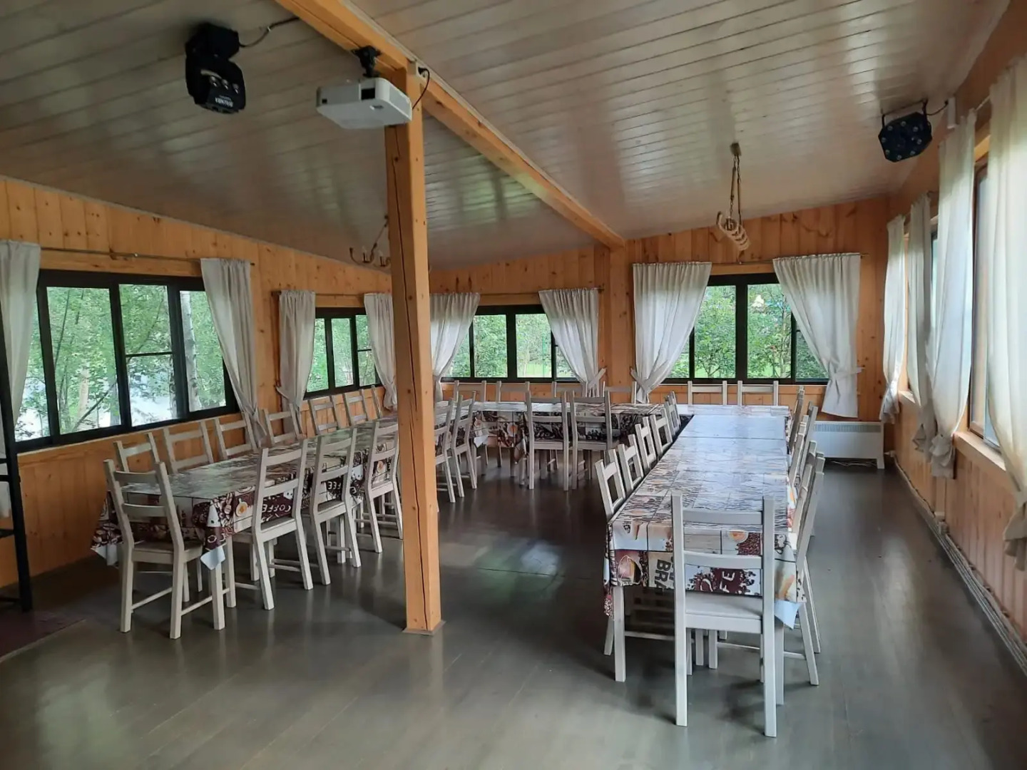 Частный дом коттедж с пятью комфортабельными спальнями