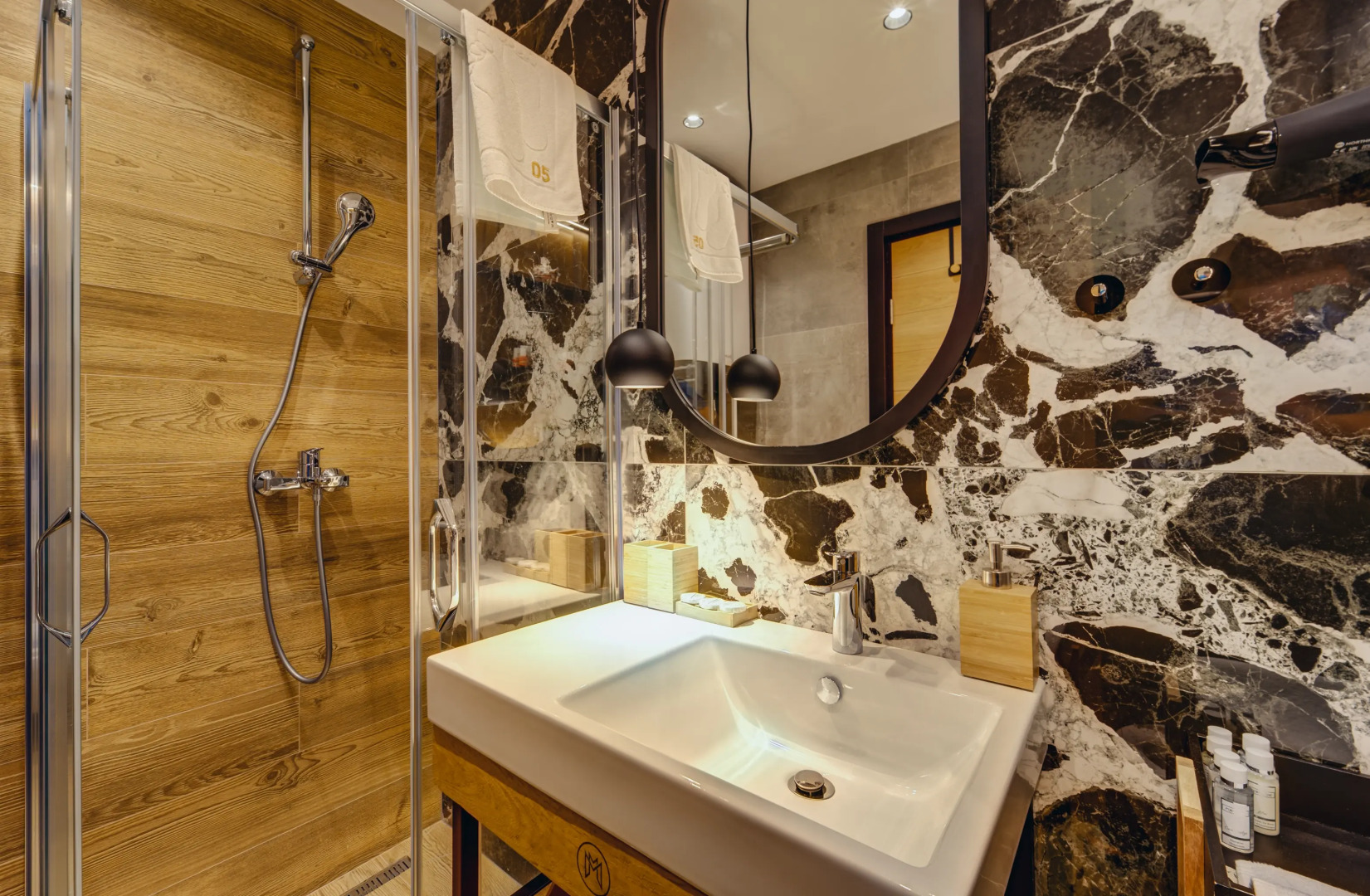 Апартаменты Modern Mountain CENTRAL 05 + garage