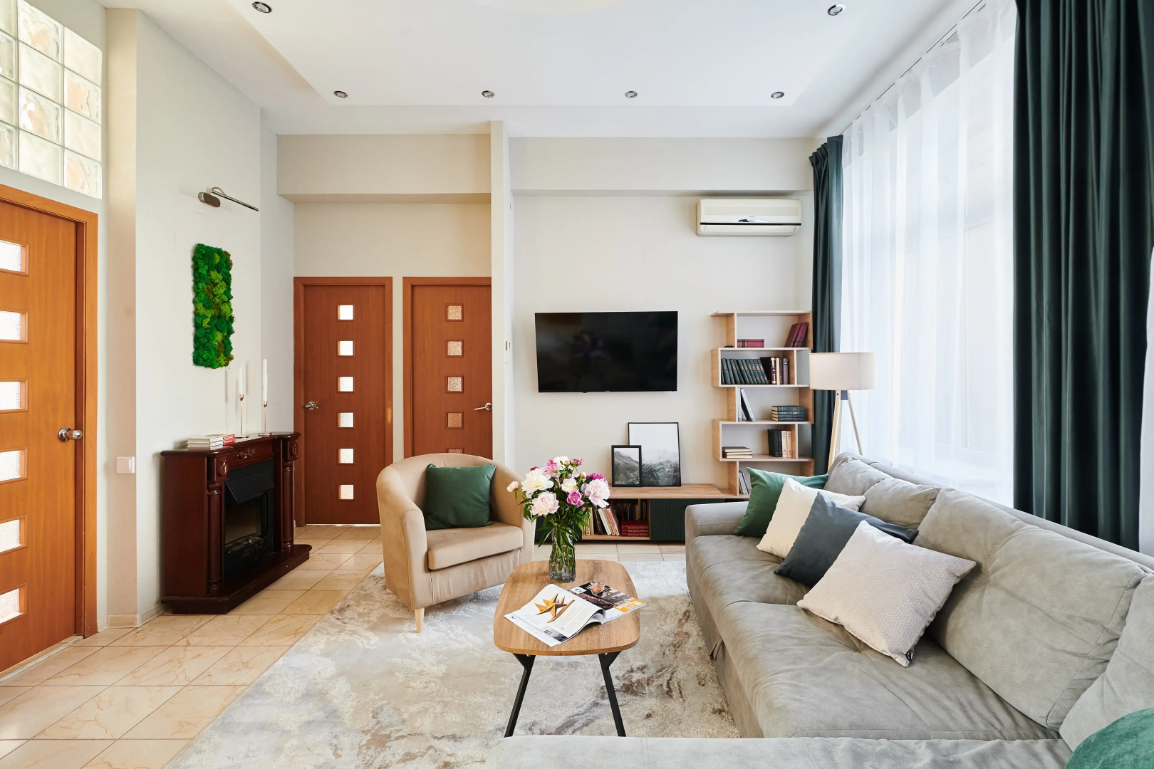Квартира GM Apartments Стильная Трехкомнатная в Доме на Набережной