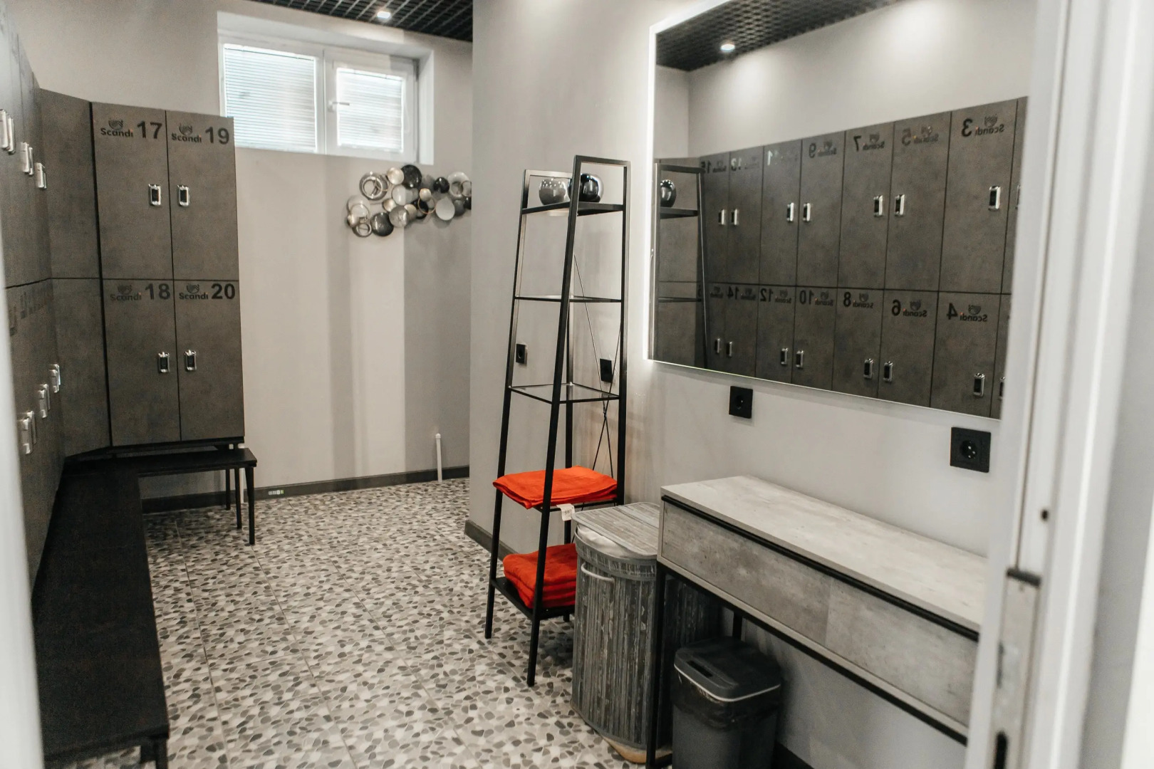 Scandi (Skandinaviya)