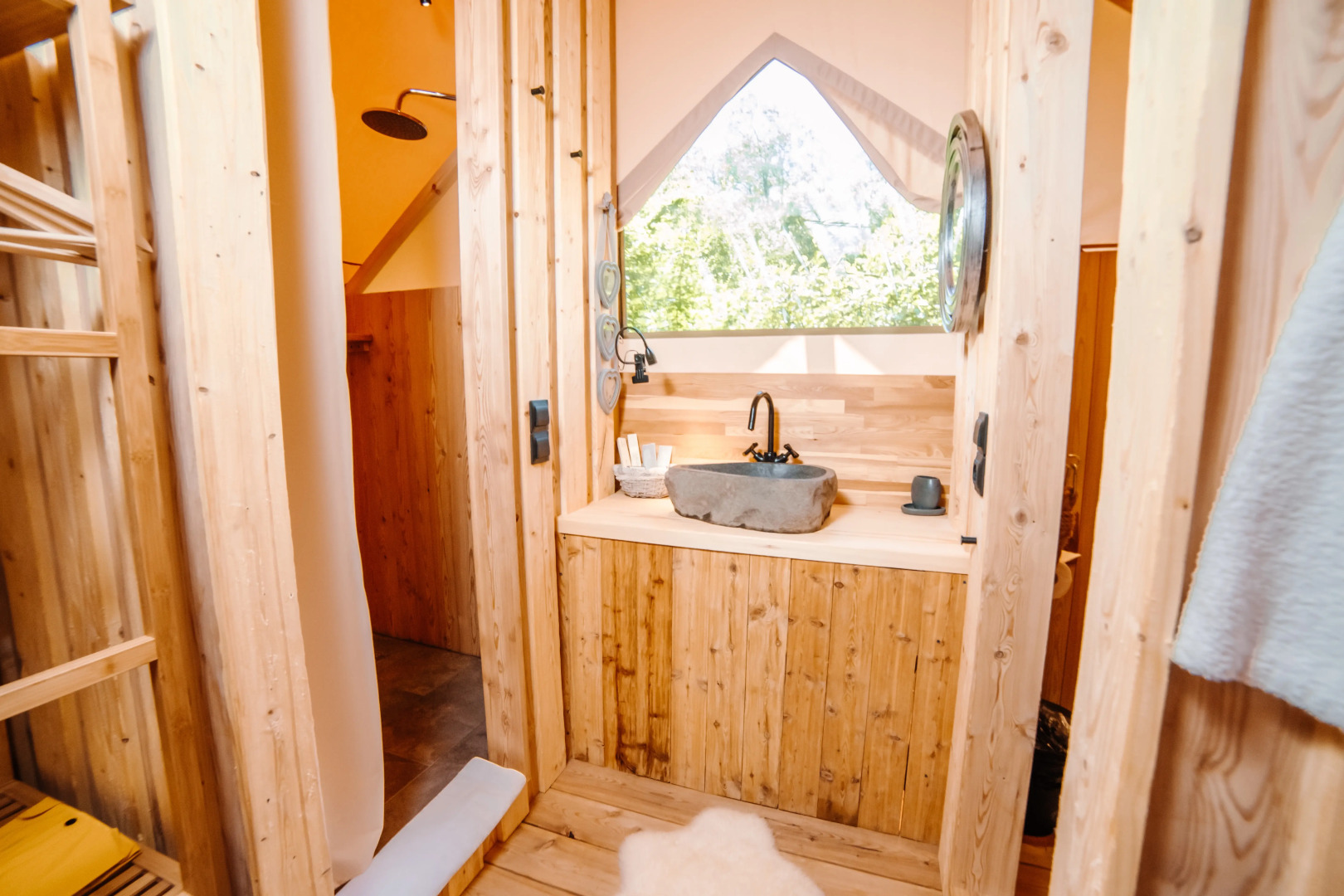 ЛЕС Глэмпинг и SPA