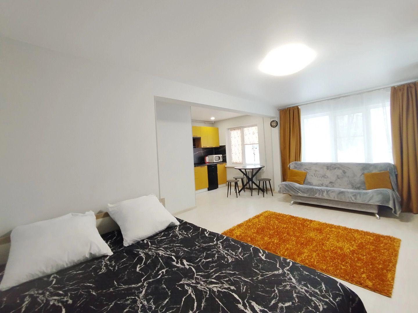 Квартира У Александровской Набережной