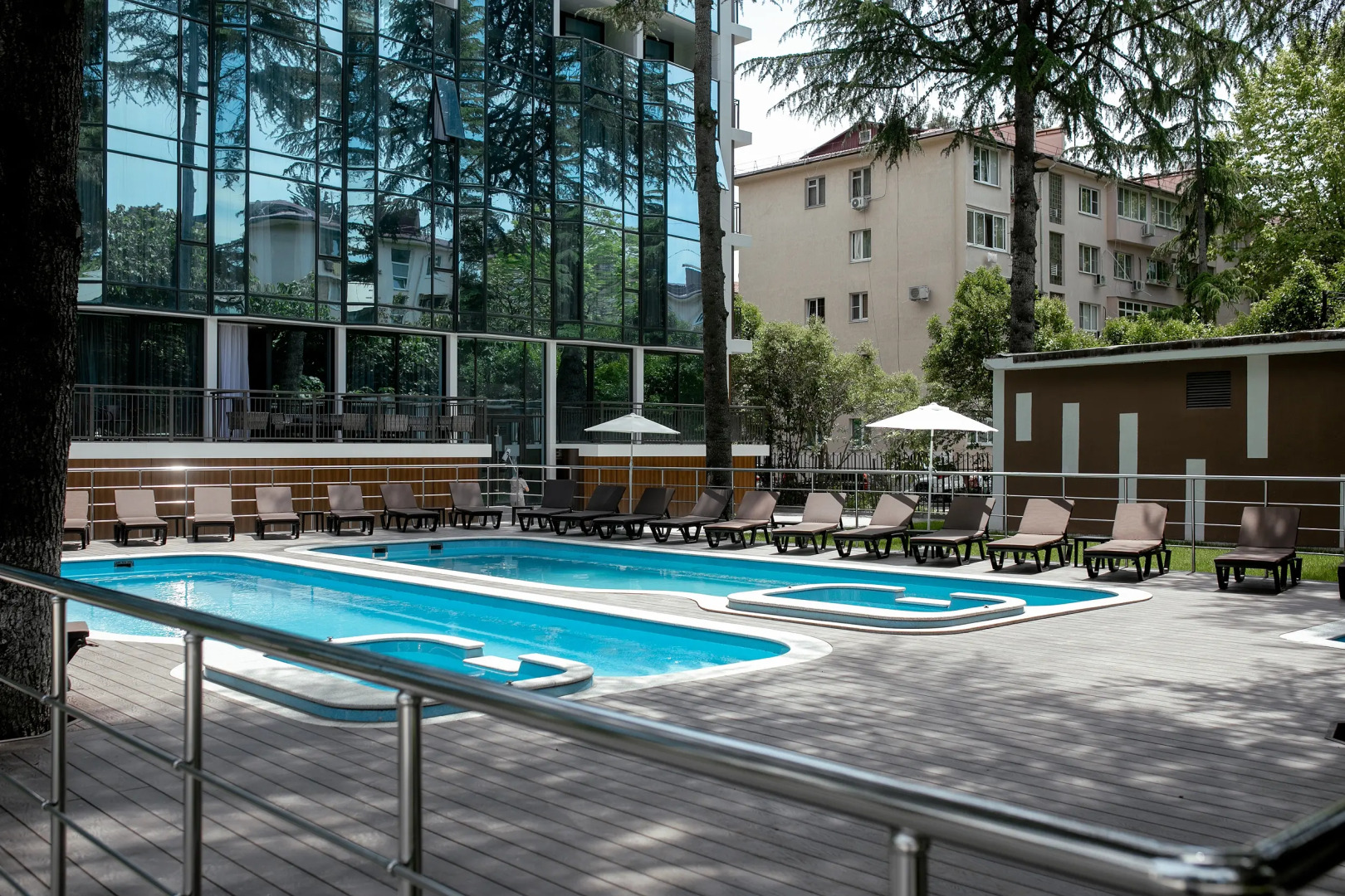 Отель Mirror Family