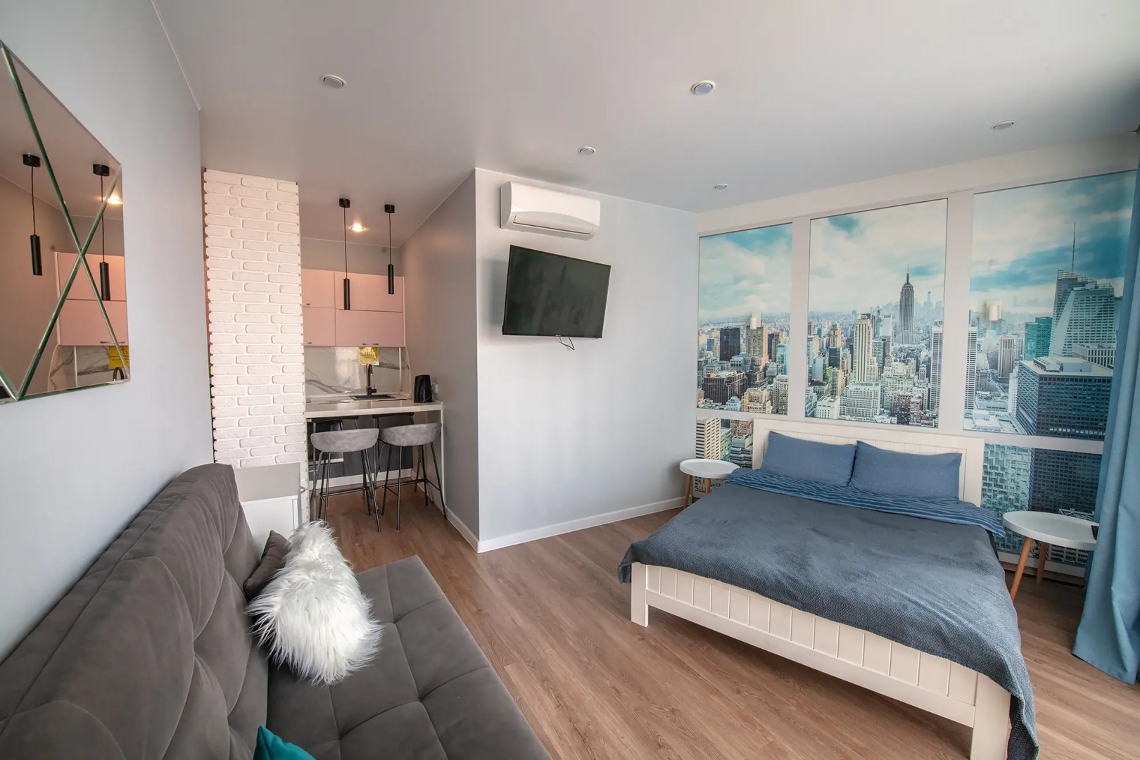 Апартаменты Central Bay Studios Near the Station 1