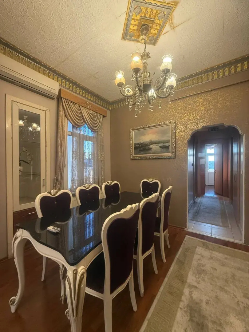 Апартаменты 3BR Flat Old Style 4AC Terrace, Metro