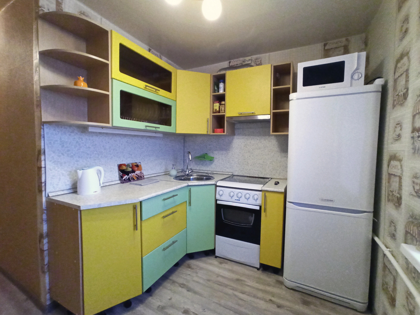 Апартаменты Granada Тихая уютная однокомнатная с шикарным видом на город и пруд