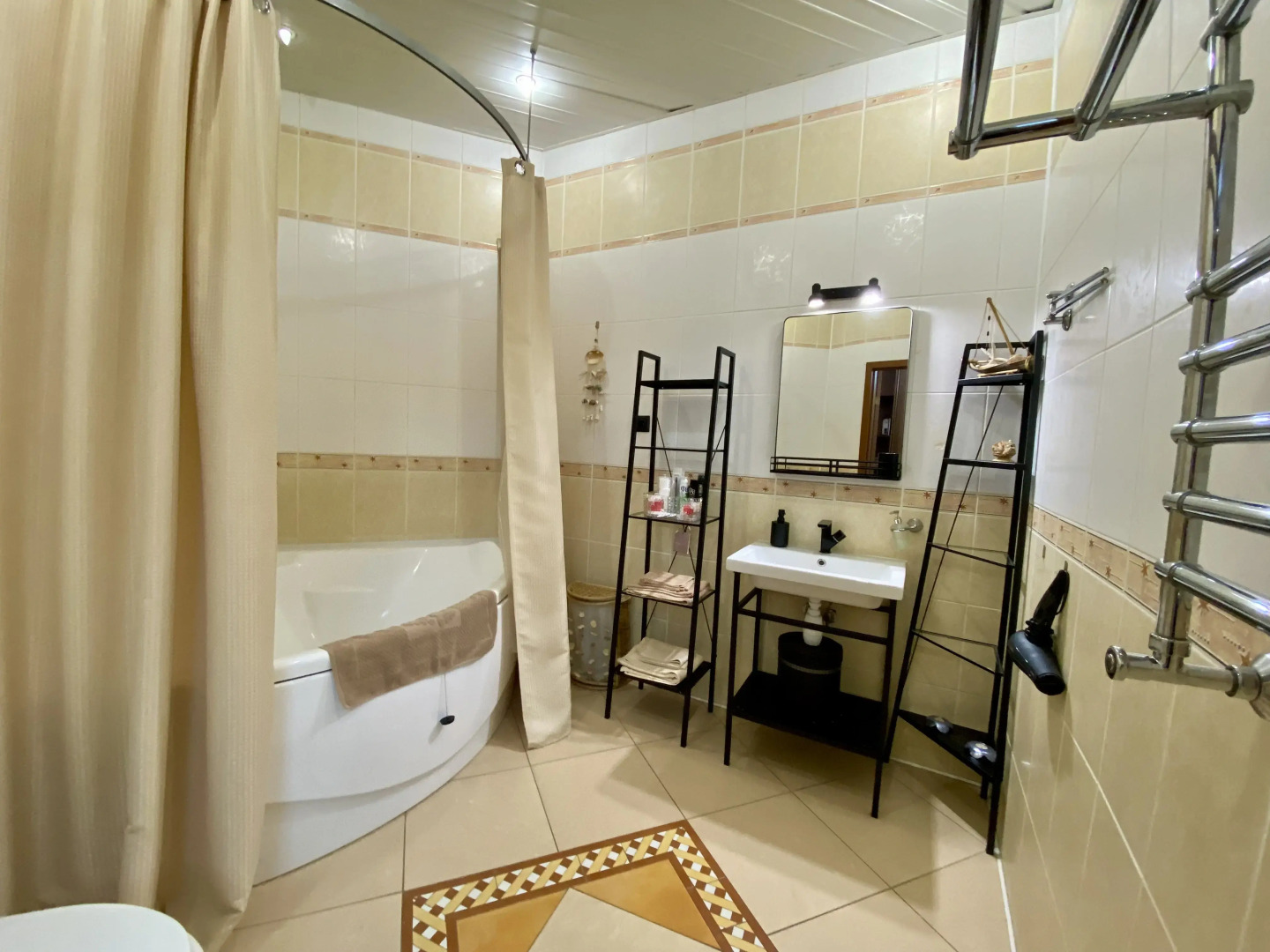 Видовая Двухкомнатная Элитная Квартира на Чёрном Озере