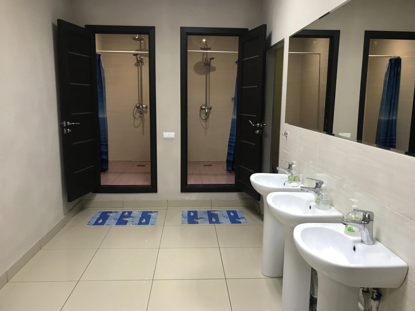 Хостел Happy House на Холмогорова