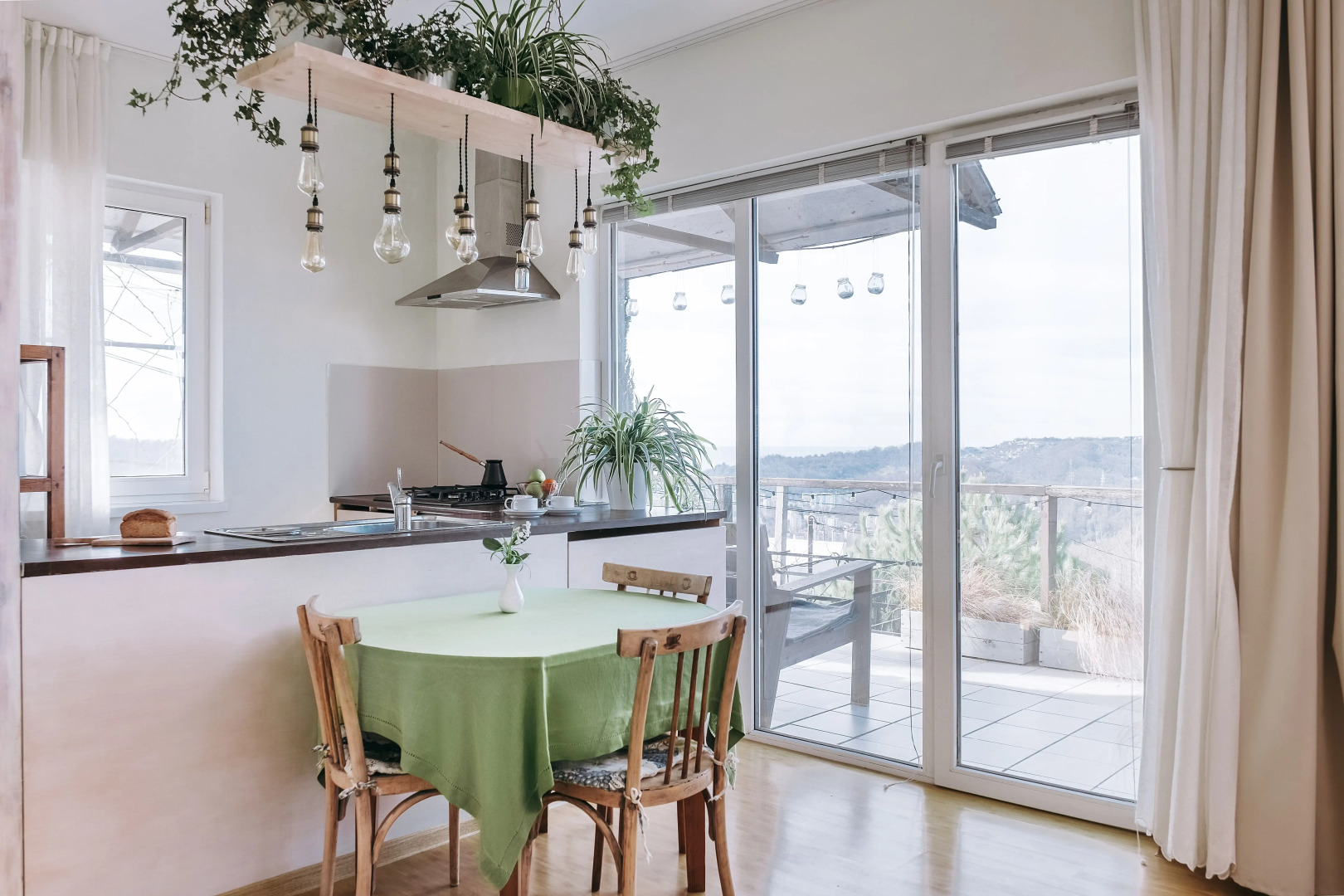 Гостевой Дом с Кипарисами в горах с видом на море