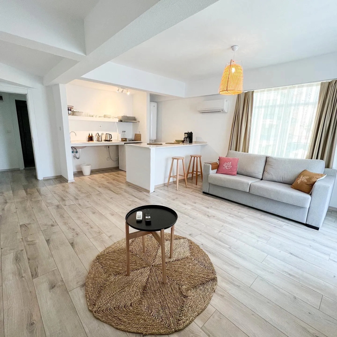 Отель Aloha Suites